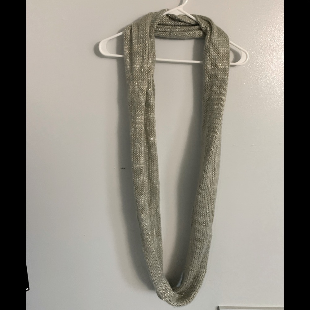 Infinite scarf. Gray and gold thread with gold sequins. Very warm.